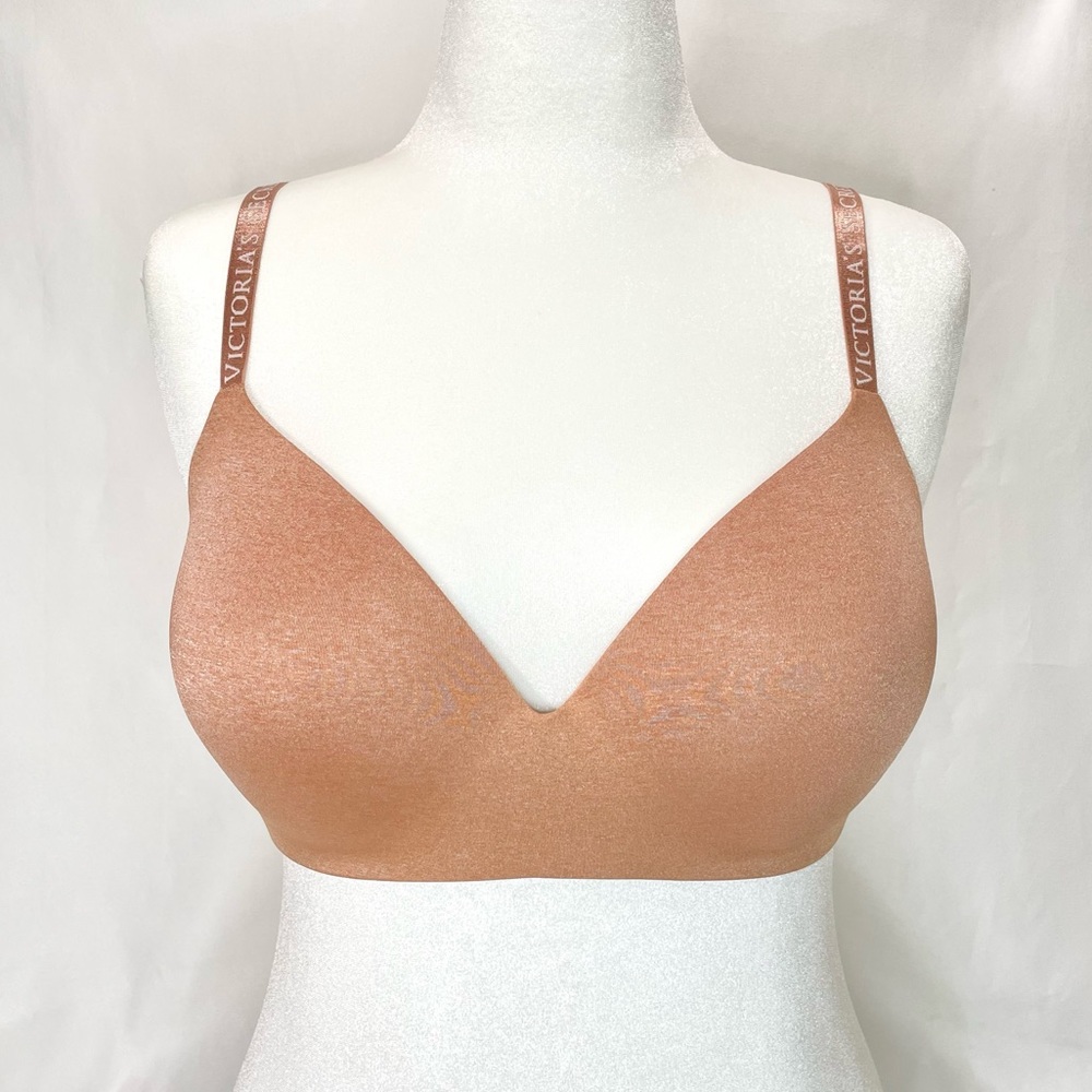 EUC- Victoria’s Secret - T-shirt Lightly Lined Wireless Bra